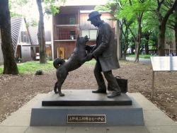 sixpenceee:  Hachiko: The Most Loyal Dog in History Just outside