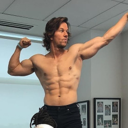 musclefibergains:  @markwahlberg making all kinds of gains💪