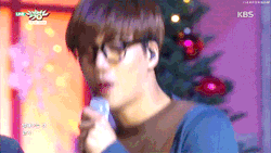 chumchumtaehyung:  vitunkpoppi:  jongin in unfair stage ft. glasses
