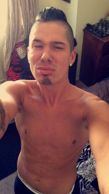 betosbackalley:  Thanks Aaron for the hot video of you bottoming