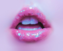 poppy-pudding:  Glitter Lips 
