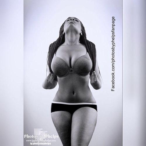 London @mslondoncross working the curves in this split light  no photoshop to create this , it’s all about light.  #blog #NYC #blackhairstyles  #magazine  #thick  #fit #fitness #fashion #Model  #baltimore #honormycurves #photosbyphelps #nyc #dmv