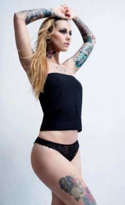hot-tattooed-girls-3:  The Funniest Tattoos Ever! http://raiden0615.viralphotos.net/the-funniest-tattoos-ever