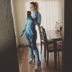 fucking-sexy-cosplay:  Zero Suit Samus selfie, by Nicole Winters