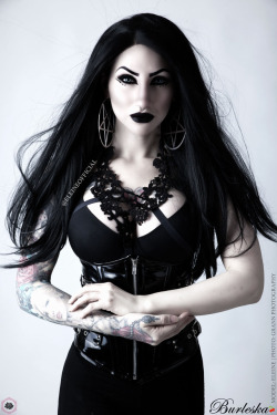 gothicandamazing:    Singer/Model: EleinePhoto: GRANN PhotographyCorset: