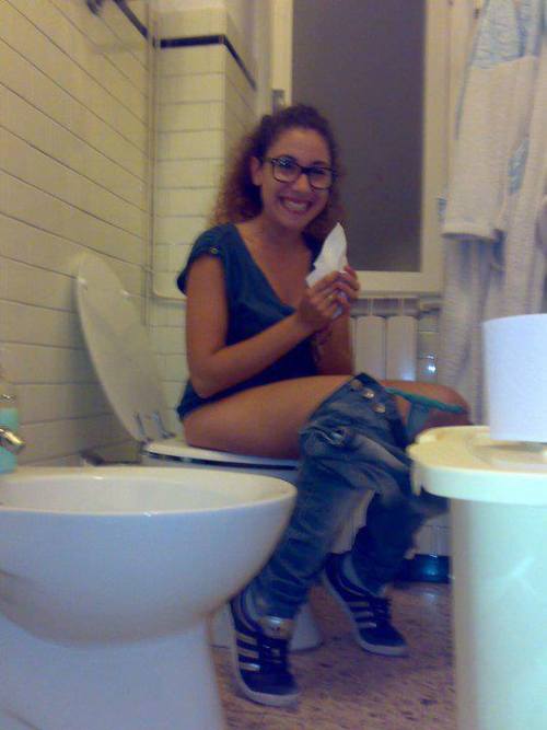 dimitrivegas:  On the toilet pooping