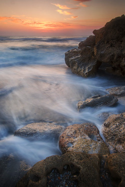 sundxwn:  Caved In by Amir Eltahan