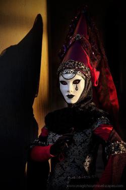 hierarchical-aestheticism:  Venetian masks and costumes     