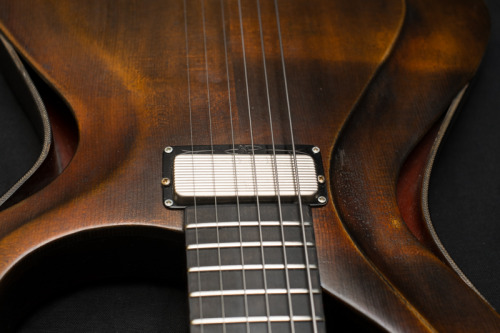 bushdog:  Nick Page Guitars | Violine Machine 