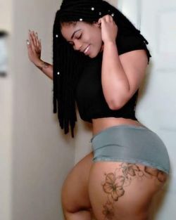 thickerbeauties:  Sexy! 😍😍😍😍👍👍👏👏 #thick