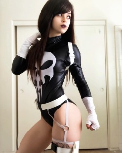 cute-cosplay-babe:  Rissa as the Punisher