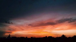 thepsycho-path:  The sky lit on fire today  Amo o céu 