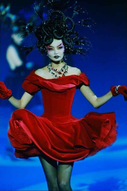 arianavscouturevault:Thierry Mugler Haute Couture Fall/Winter