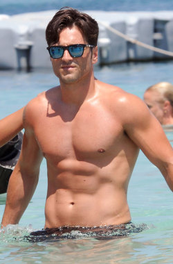 hotfamousmen:  David Bustamante  