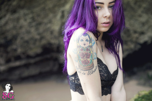 beautifulgirlsmakemesuicidal:  Plum SuicideÂ  