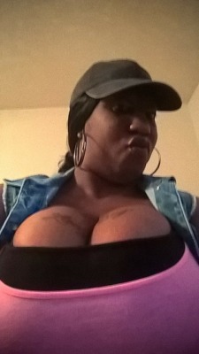 bihblack5:  I want to tittyfuck this girl #bigtits #tittyfuck