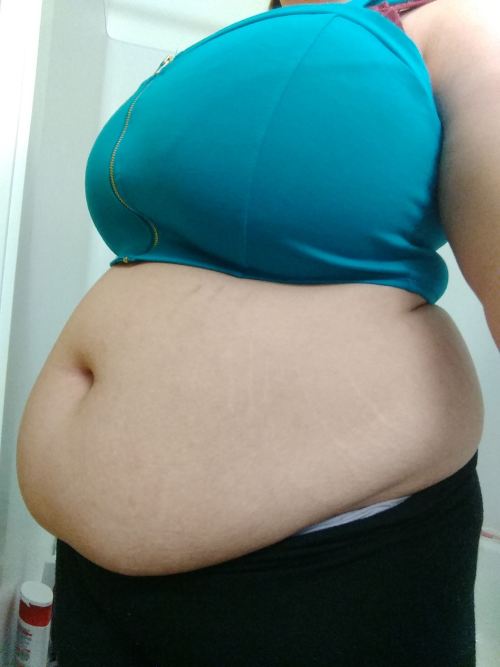 teasemybelly:  Someone bought me this lovely crop top on my wishlist, in return I took pics in it and posted them here. You’re always welcome to do the same. My wishlist is here: http://a.co/6pTMzR9 This is comically too small for my giant gut. What