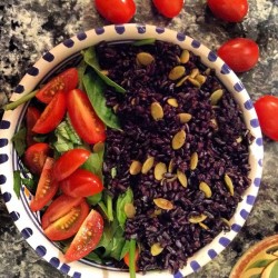 initforthe-endorphins:  Black rice with pumpkin seeds and spinach