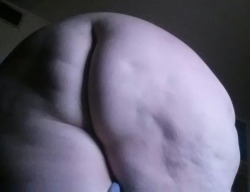 wickedlywenchy:  Extreme ass closeup…..sorry :-)  Just the