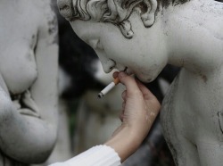 jonathanohhey:  Only statues should smoke kids!