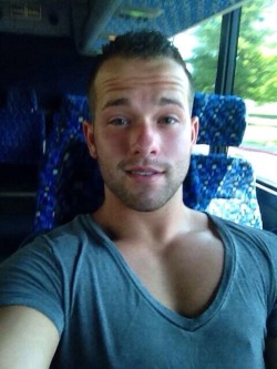 gaggers:  Active gay porn blog http://gaggers.tumblr.com