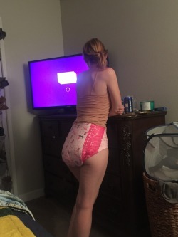 babytabbycat:  Getting ready for bed in my new princess rearz!