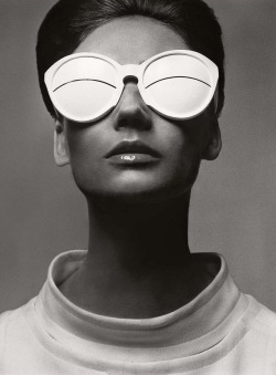 joeinct:Simone D’Aillencourt in André Courrèges Sunglasses,
