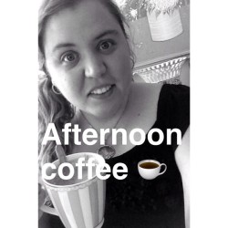 😜☕️ #afternooncoffee #france #leighbeetravel #coffee #selfie