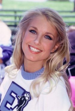 jessica219cd-sfw: miss-accacia27: Heather Thomas Wow, this brings