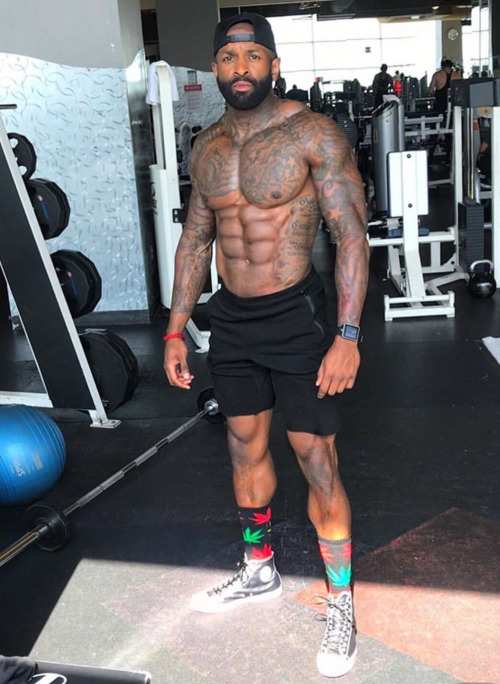 bbcslideinme:  charlibal:his BODY   Magnificent King 😍😍😍