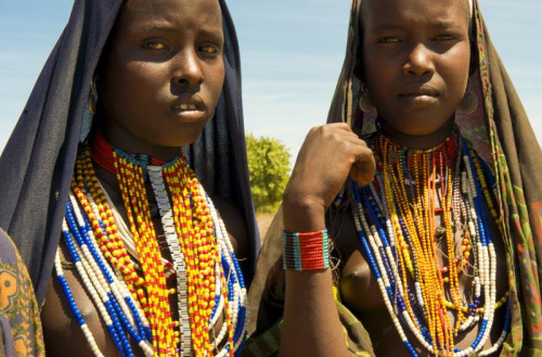 Ethiopian Erbore girls, by Georges Courreges.