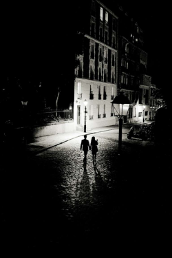 gioba70:  kafkasapartment:  Lovers in Paris, 2012. Andreas H.