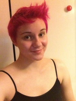 harlekine:  i have pink hair now!  it should fade to a pretty