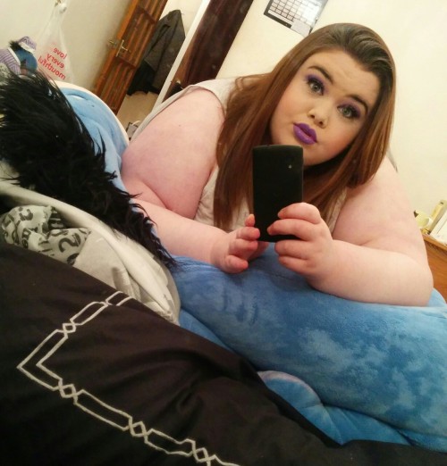 porcelainbbw:rockkarasaidis:  porcelainbbw:  Some random pics;)  is there someone behind you at the 4th fotoÂ ? lol :P you completely hide him/her :P  Yeah its my boyfriend. Iâ€™m actually slightly lying on top of him lol