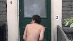 embarrassedboys:queensaver:Joe Dempsie Naked!!!   An embarrassing