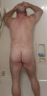 bubbatopia:  I don’t show my ass much, but here it is for those