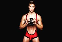 wrestle-me:  #jock #ripped #gayplay #gayboys #gayman #hot #sexyman