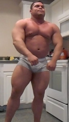 lalakisskissbeam:  bodybuildermilk:  AndroBulk   I want him