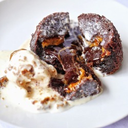 fullcravings:  Chocolate Speculoos Molten Lava Cake