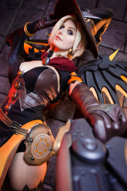 cosplayfanatics:Witch Mercy - Overwatch by Kinpatsu-Cosplay 