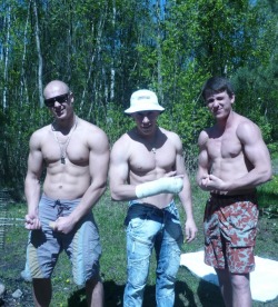 theruskies:  Beefy Russian teens. The left one is most attractive