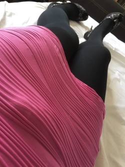 plikespanties:  Pink Ruched MiniDress   I love the colour of