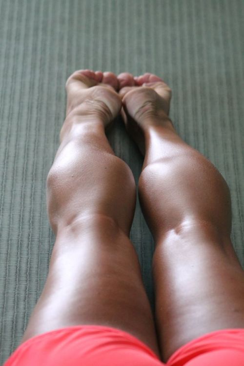 PERFECT! Her full gallery : http://www.her-calves-muscle-legs.com/2015/07/sexy-strong-oiled-athletic-legs-with.html