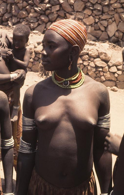 Cameroonian Podokwo girls, by Georges Courreges.