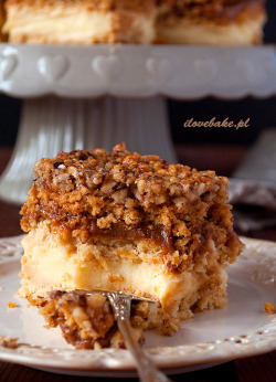 delicious-food-porn:Snickers Inspired Honey Layer Cake (Polish