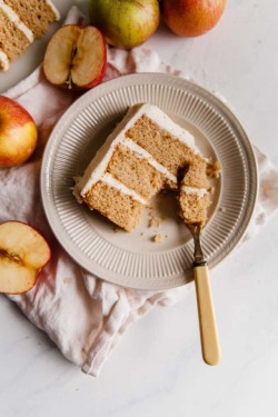 fullcravings:Spiced Cider Apple Cake Recipe with Brown Butter