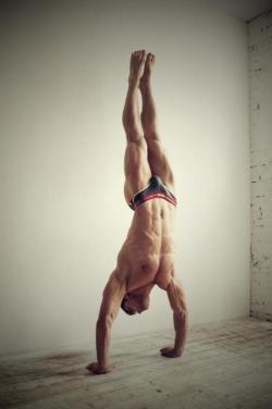undiefangallery:  Can you do a handstand?  Can you do a handstand?