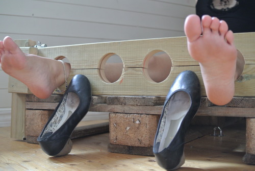 linkasfeet:  Linka dressed up and in the stocks part 2, as requested by stocksguy. Enjoy! 