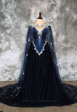 piercedghostbabe:  feysanddreams:Feyre’s wedding gown, this