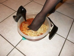 girltwink:  just let me slip into something more…. spaghetti.